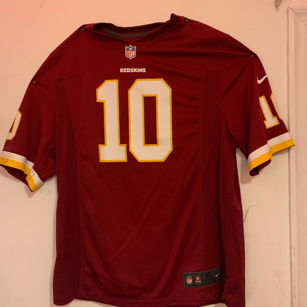 Robrt Griffin III (10) & Donovan McNabb (5) Redskin Jerseys
